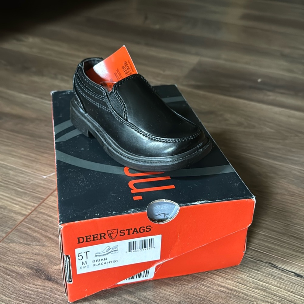 BNIB Deer Stags toddler dress shoes 5T